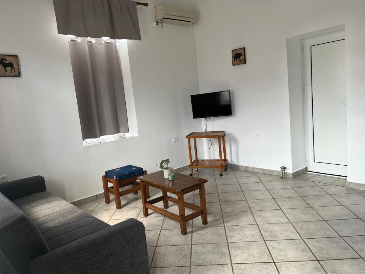 Athina Rooms Karvounades 외부 사진
