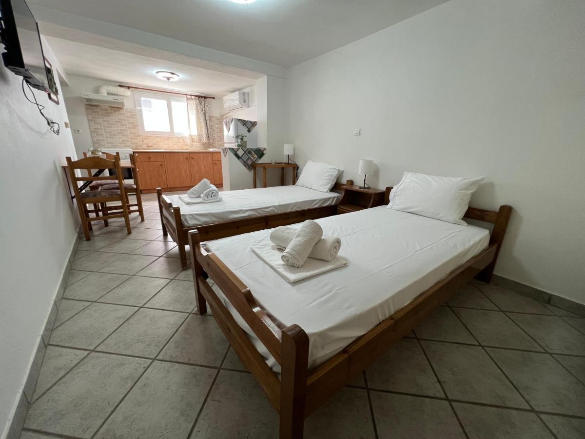 Athina Rooms Karvounades 외부 사진