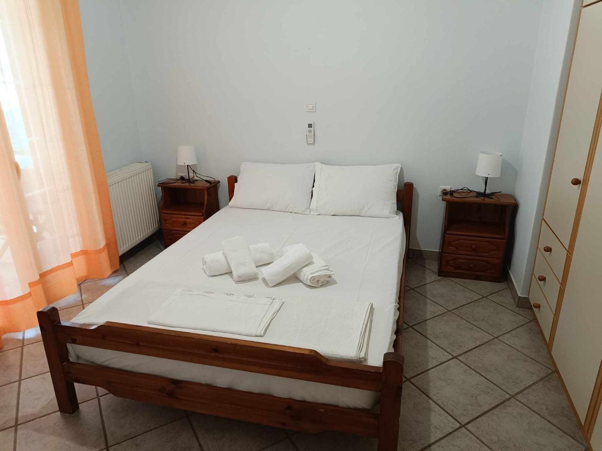 Athina Rooms Karvounades 외부 사진